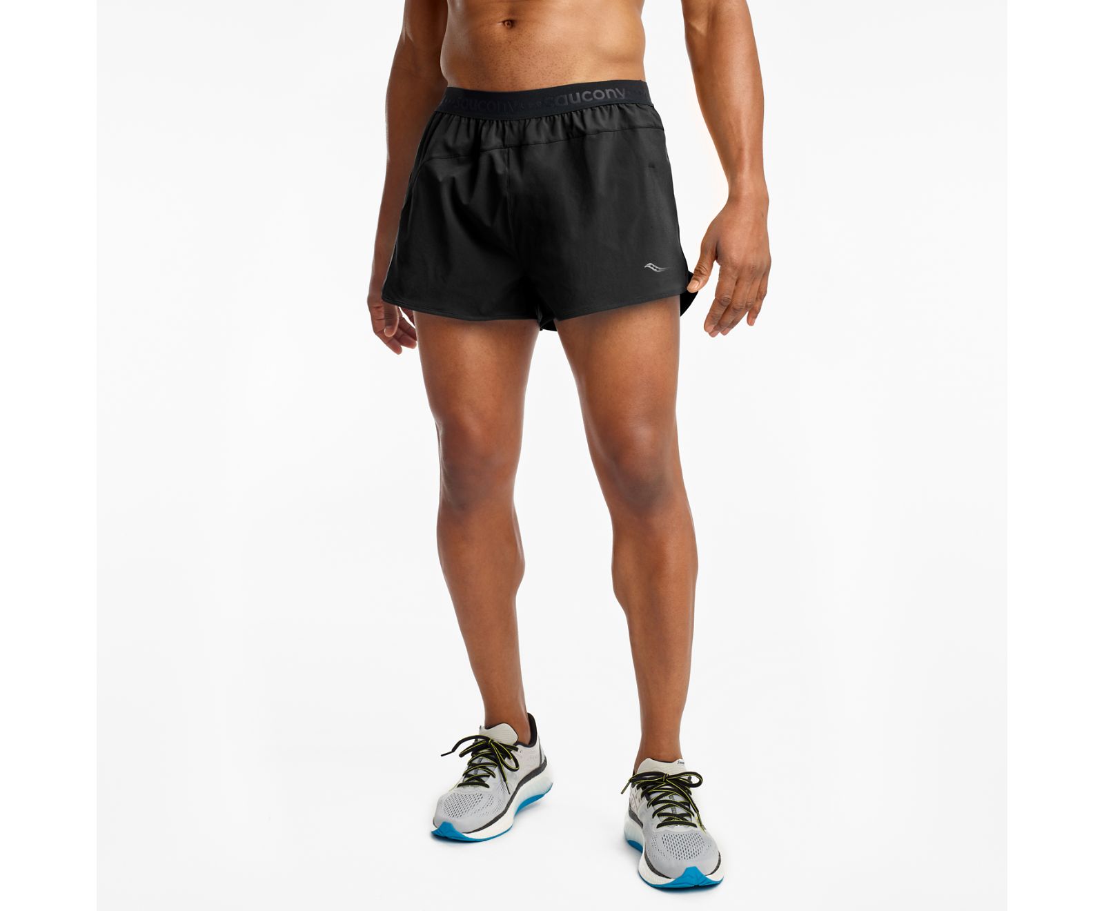 Men's Saucony Outpace 2.5" Split Shorts Black | Singapore 644ZUTG